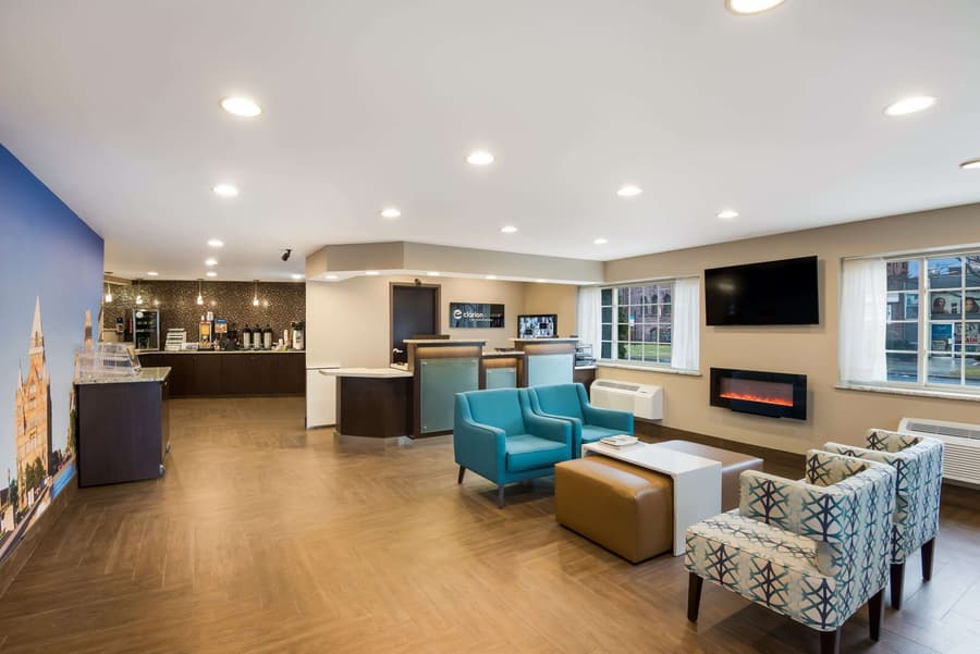 Clarion Pointe Downtown