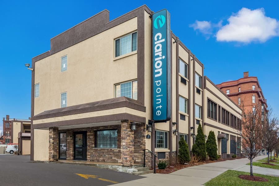 Clarion Pointe Downtown