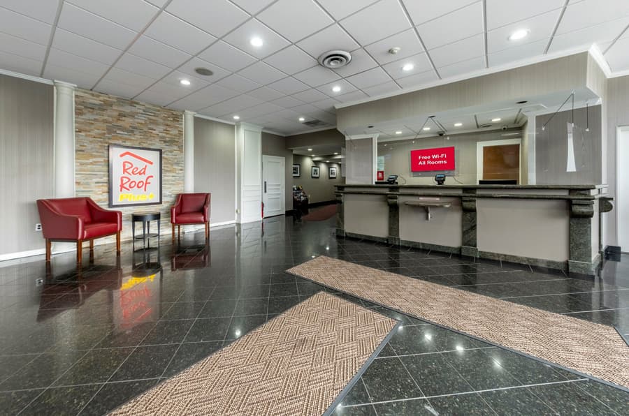 Red Roof Inn PLUS+ Woodbridge - Carteret