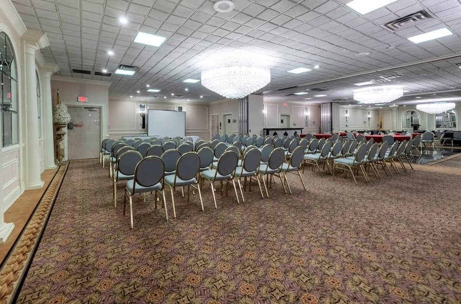 Red Roof Inn PLUS+ Woodbridge - Carteret