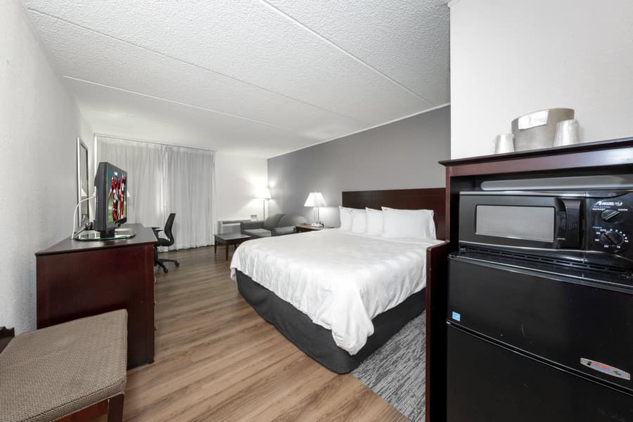 Red Roof Inn PLUS+ Woodbridge - Carteret