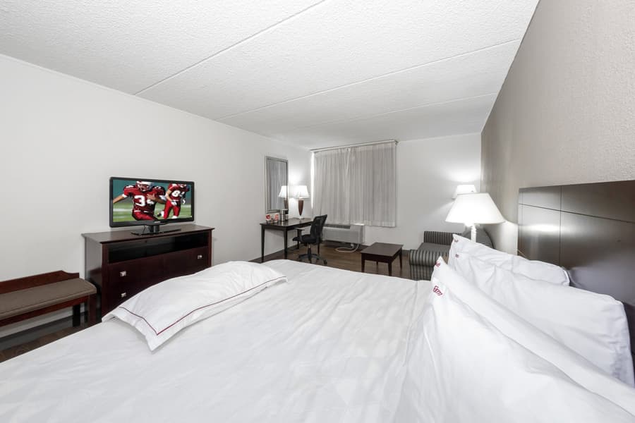 Red Roof Inn PLUS+ Woodbridge - Carteret