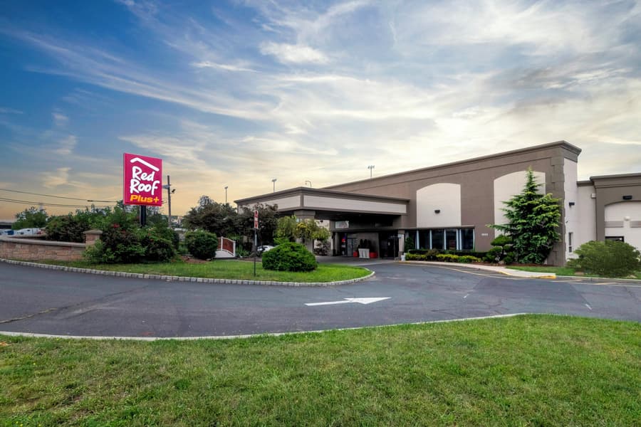 Red Roof Inn PLUS+ Woodbridge - Carteret