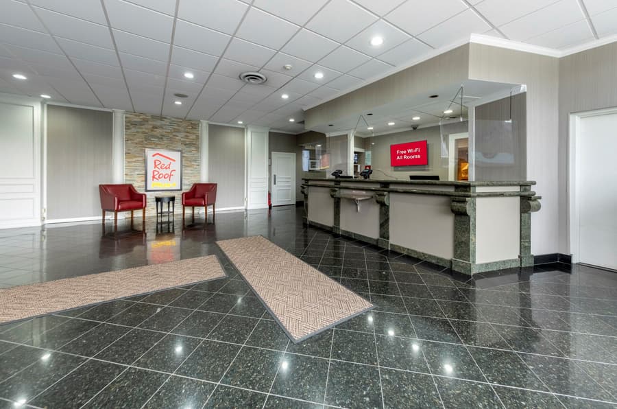 Red Roof Inn PLUS+ Woodbridge - Carteret