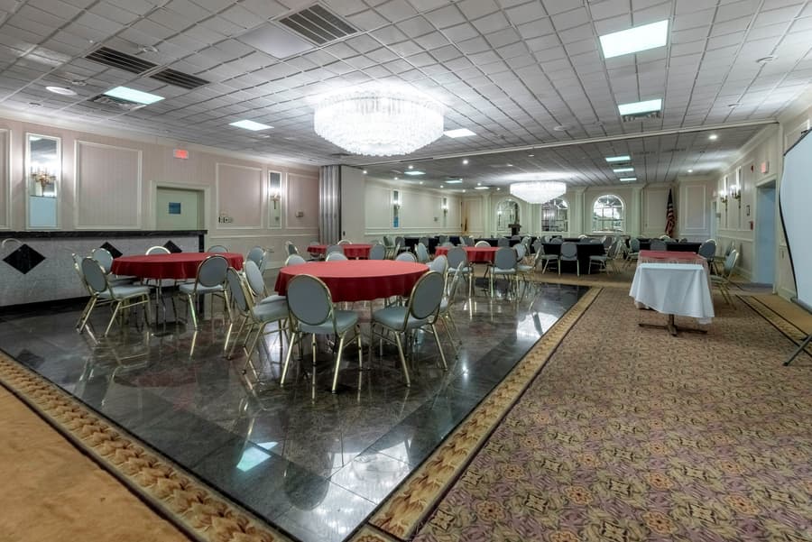 Red Roof Inn PLUS+ Woodbridge - Carteret