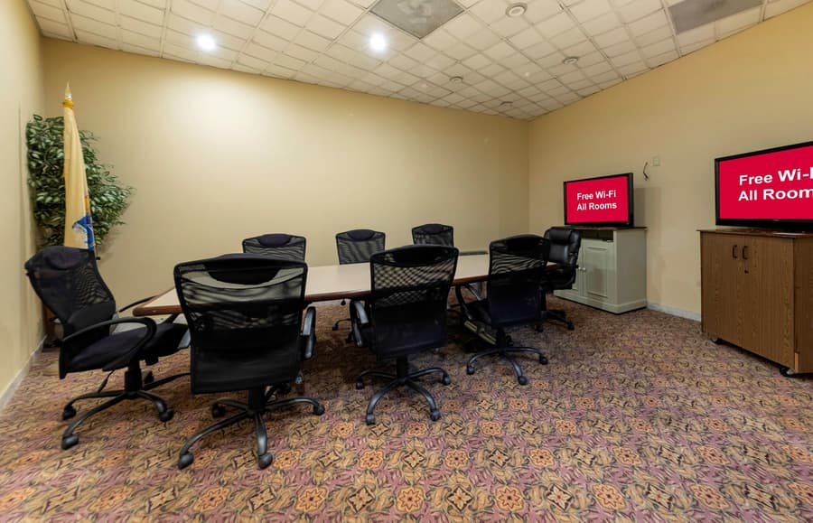 Red Roof Inn PLUS+ Woodbridge - Carteret