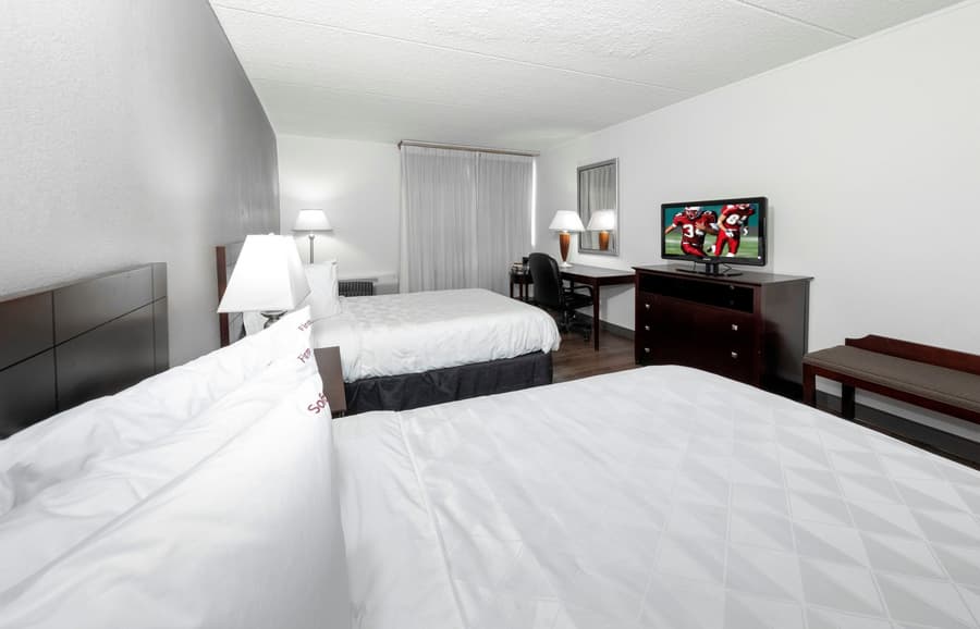 Red Roof Inn PLUS+ Woodbridge - Carteret