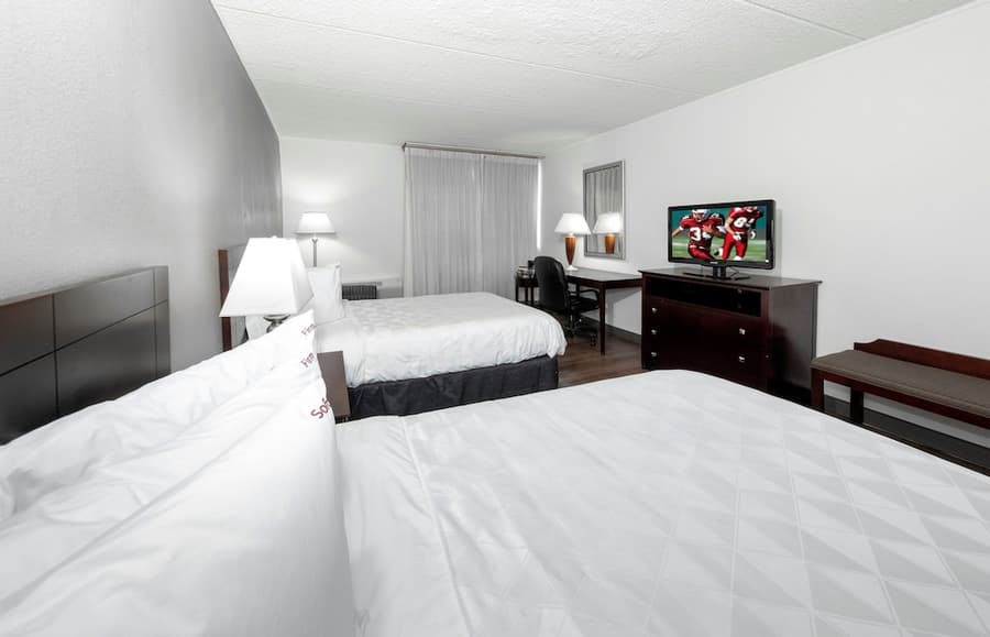 Red Roof Inn PLUS+ Woodbridge - Carteret