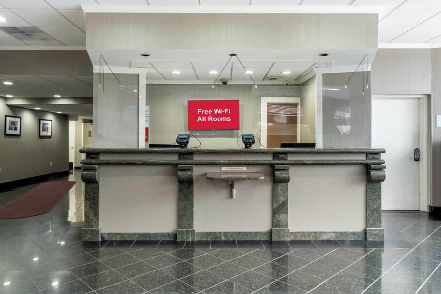 Red Roof Inn PLUS+ Woodbridge - Carteret