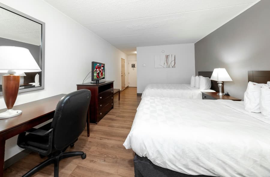 Red Roof Inn PLUS+ Woodbridge - Carteret