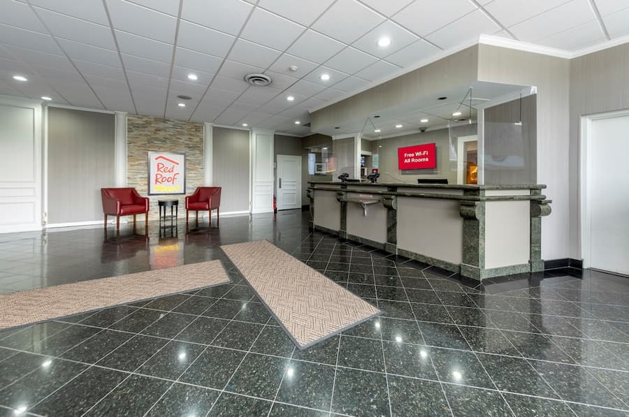 Red Roof Inn PLUS+ Woodbridge - Carteret