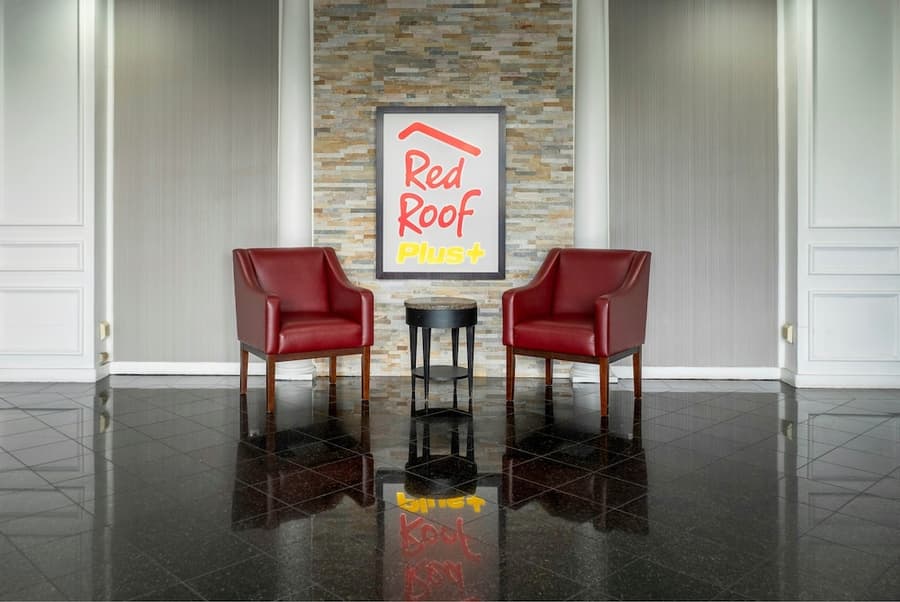 Red Roof Inn PLUS+ Woodbridge - Carteret