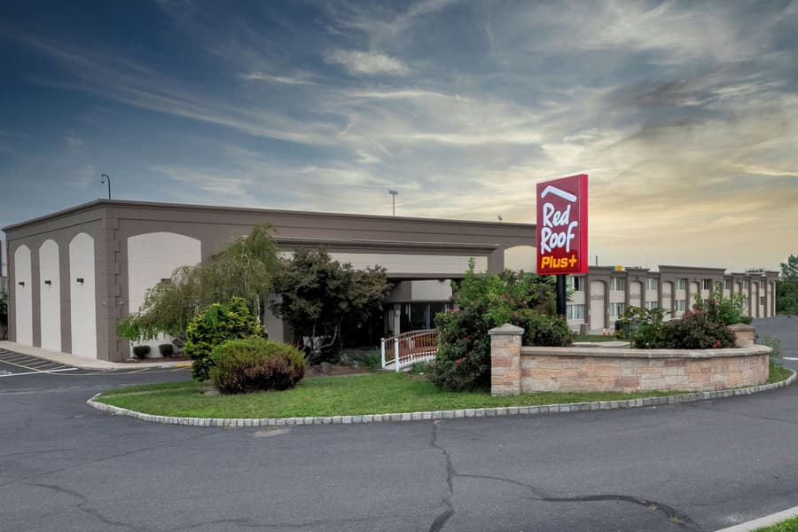 Red Roof Inn PLUS+ Woodbridge - Carteret