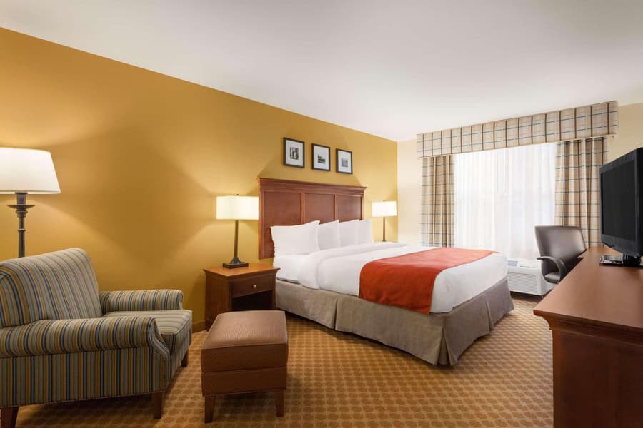 Country Inn & Suites by Radisson, Holland, MI