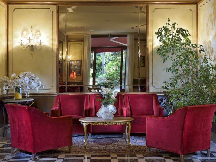Amadeus Hotel