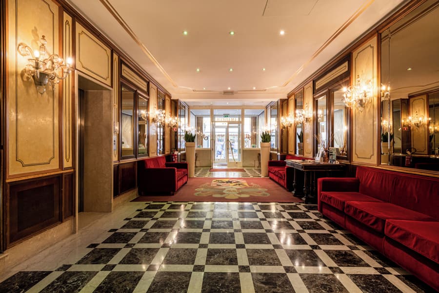 Amadeus Hotel