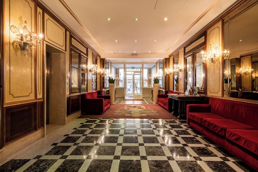 Amadeus Hotel