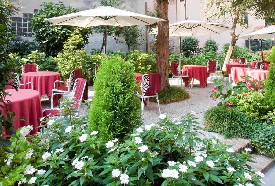 Amadeus Hotel