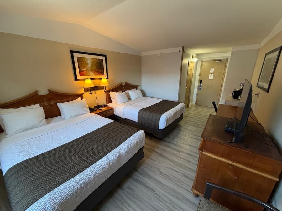 Days Inn & Suites by Wyndham Sault Ste. Marie ON