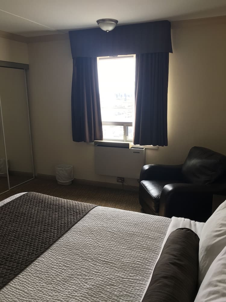 Days Inn & Suites by Wyndham Sault Ste. Marie ON