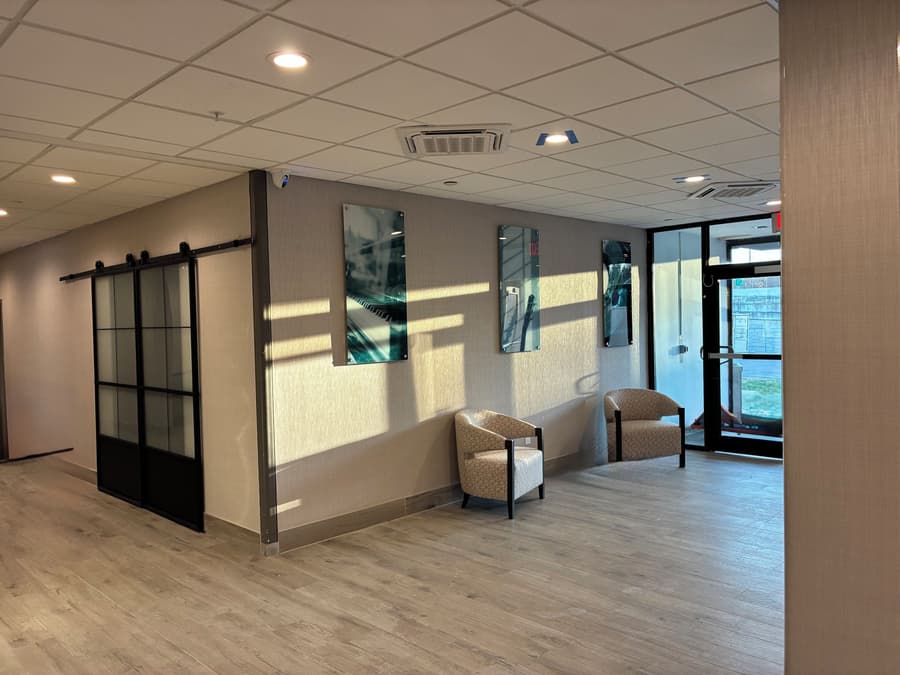 La Quinta Inn & Suites by Wyndham Nashville Airport/Opryland