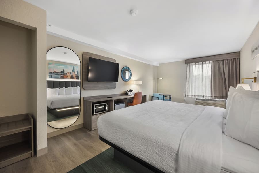 La Quinta Inn & Suites by Wyndham Nashville Airport/Opryland