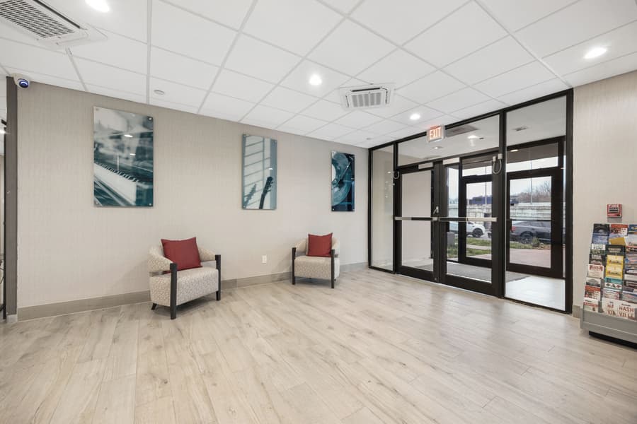 La Quinta Inn & Suites by Wyndham Nashville Airport/Opryland