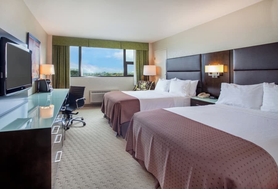 Holiday Inn Vancouver Centre by IHG
