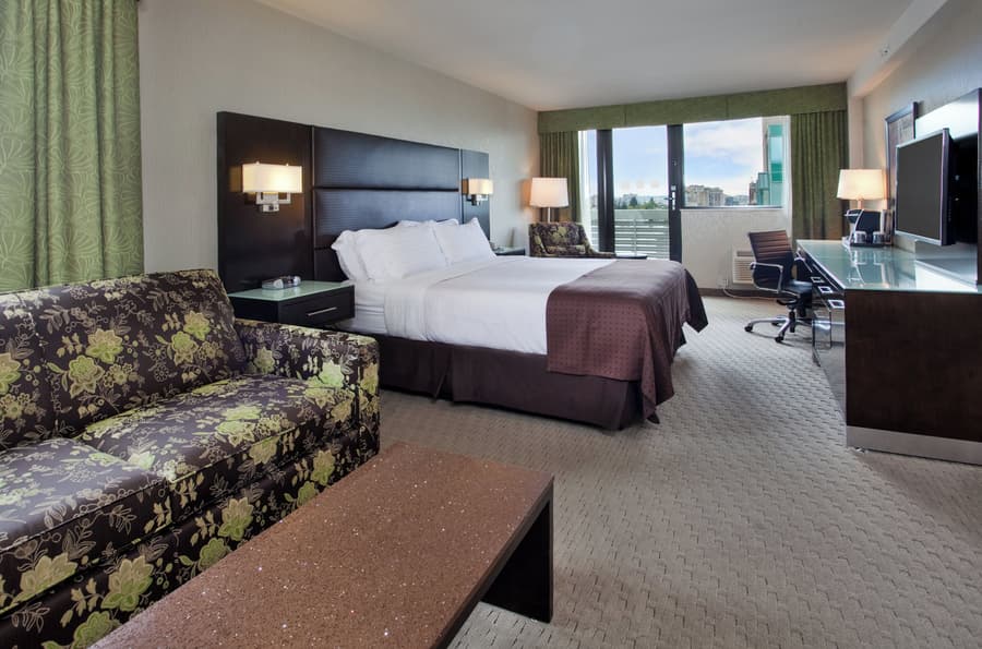 Holiday Inn Vancouver Centre by IHG