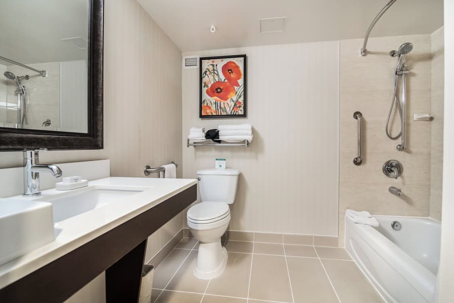 Holiday Inn Vancouver Centre by IHG