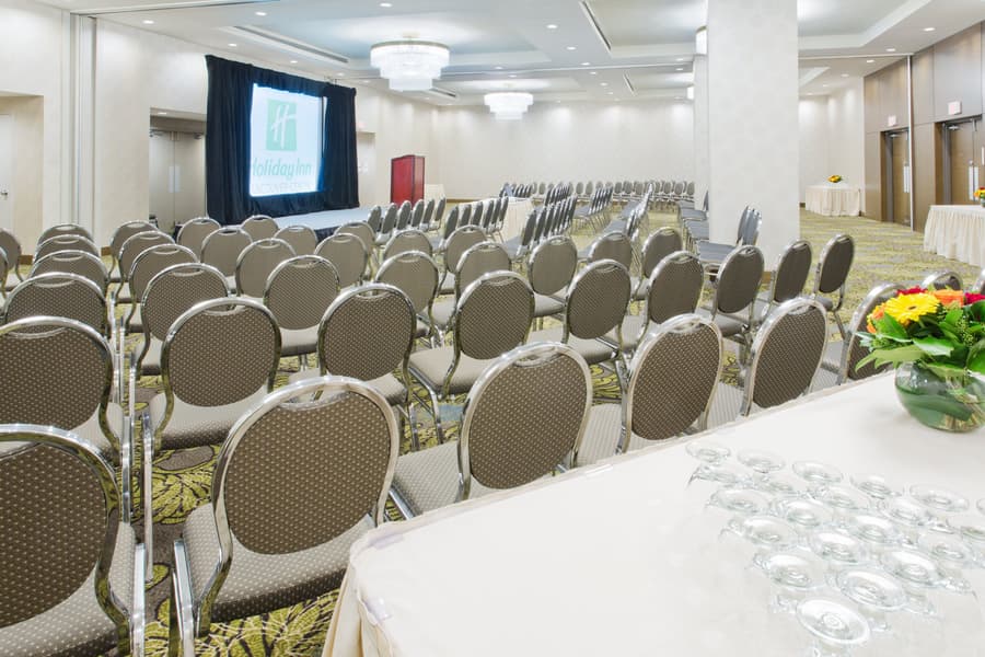 Holiday Inn Vancouver Centre by IHG