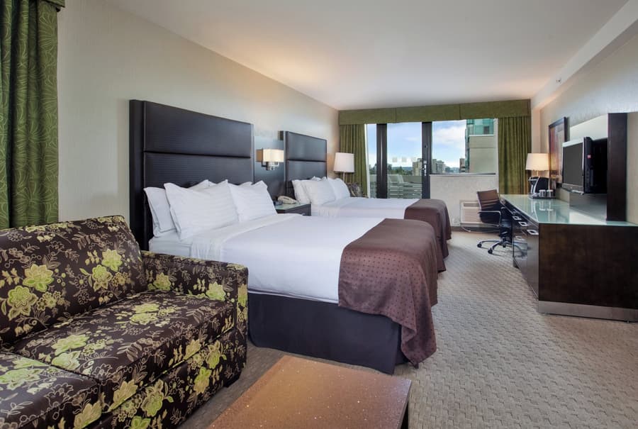 Holiday Inn Vancouver Centre by IHG