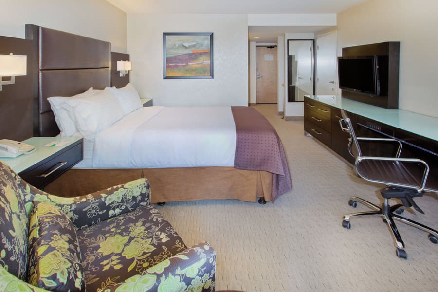 Holiday Inn Vancouver Centre by IHG