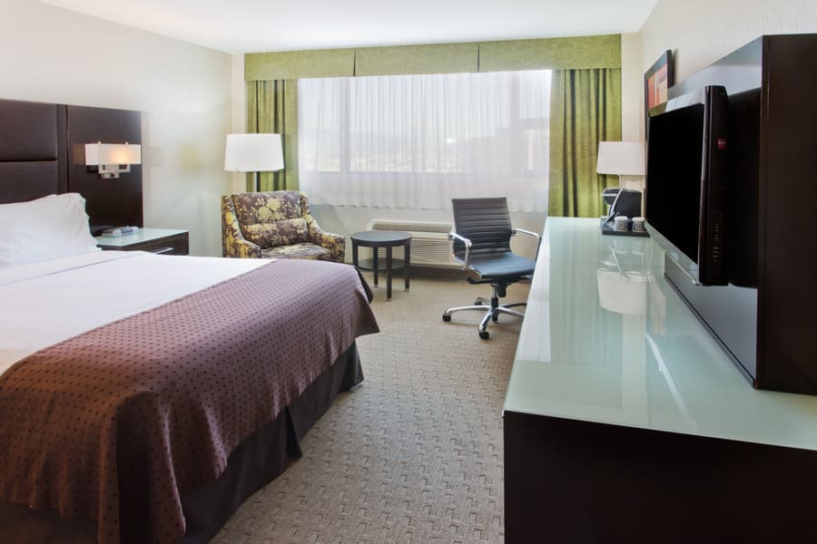 Holiday Inn Vancouver Centre by IHG