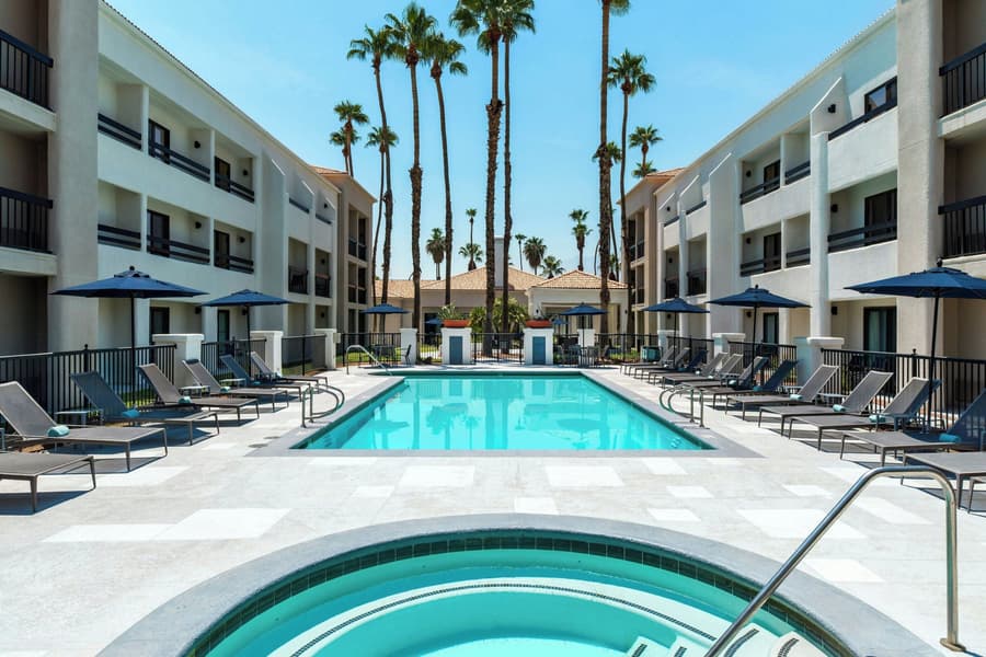 Courtyard By Marriott Palm Springs