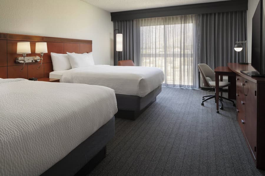 Courtyard By Marriott Palm Springs