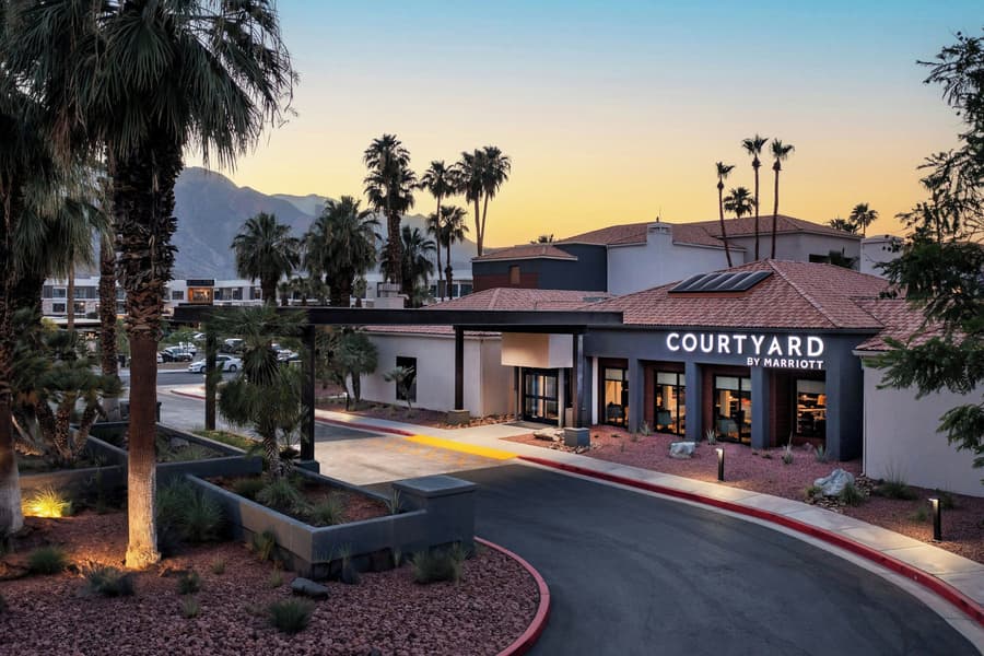 Courtyard By Marriott Palm Springs