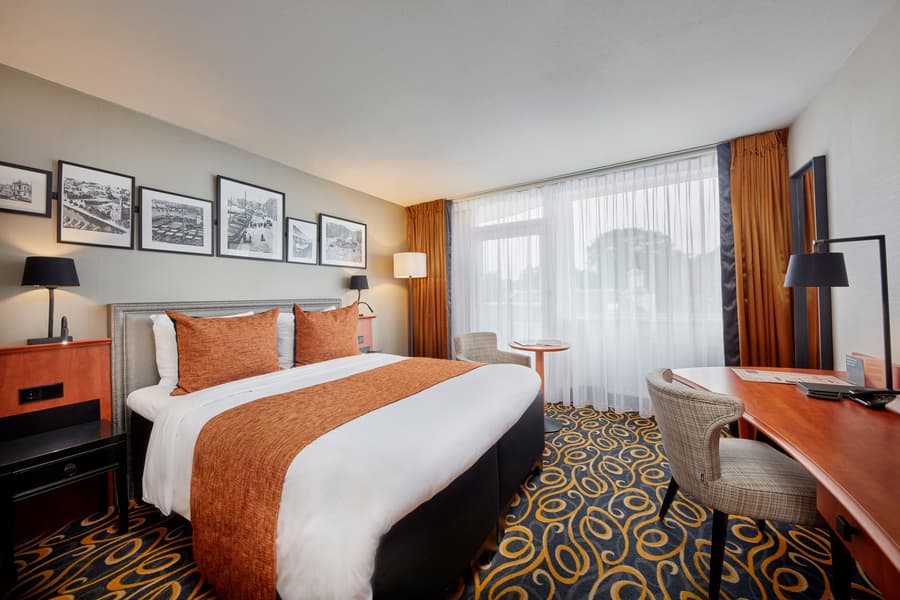 Carlton Square Hotel