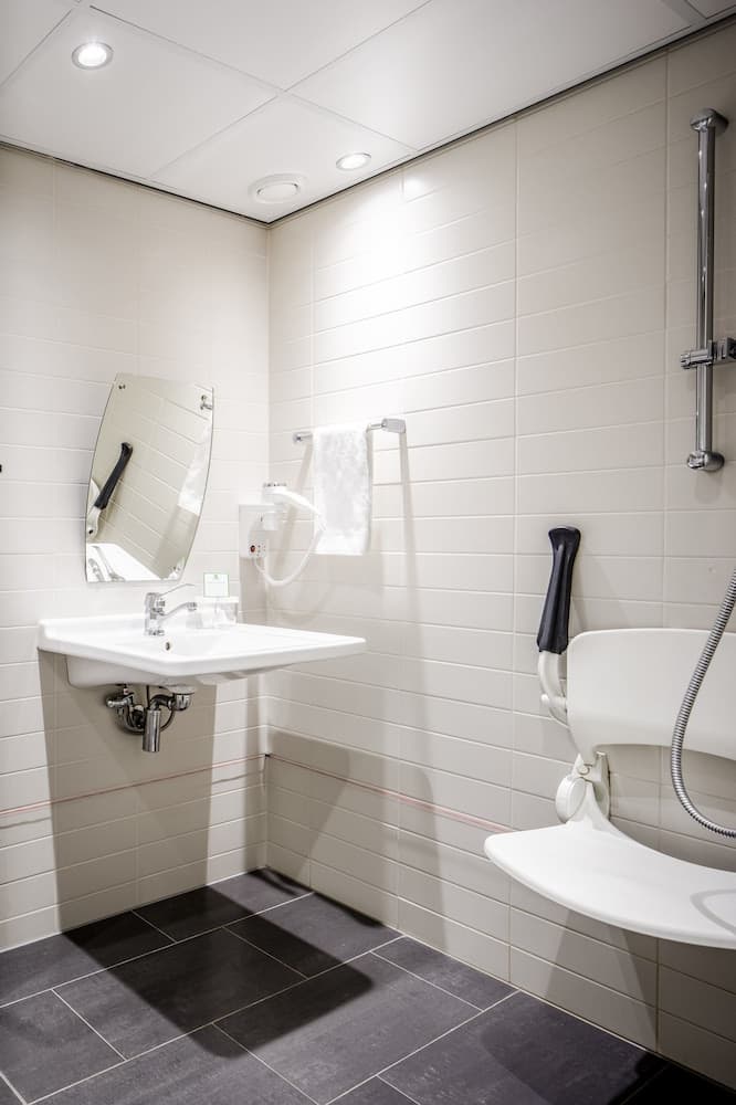 Holiday Inn Eindhoven Centre by IHG