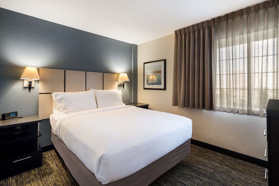 Sonesta Simply Suites Detroit Warren