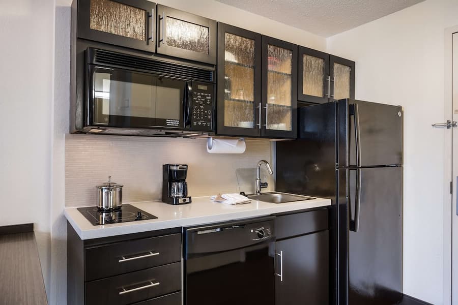 Sonesta Simply Suites Detroit Warren