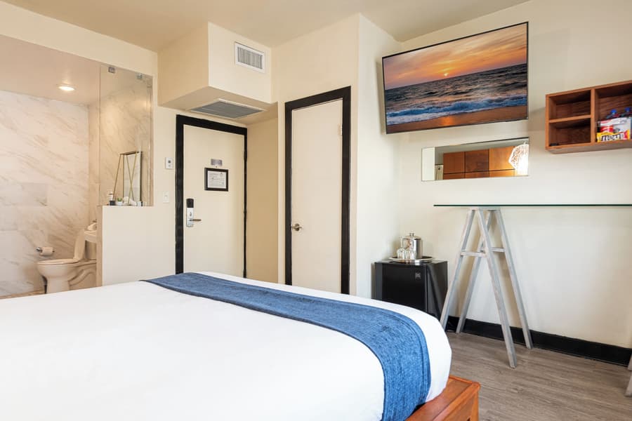 Chesterfield Hotel & Suites