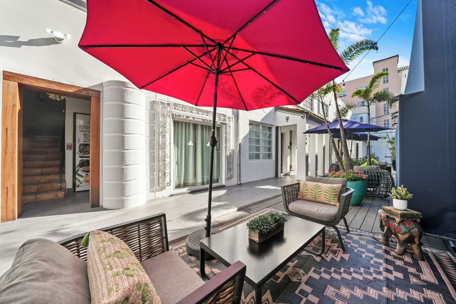 Chesterfield Hotel & Suites