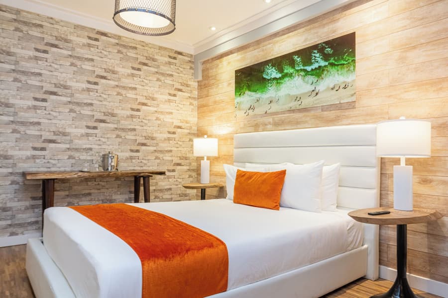 Chesterfield Hotel & Suites