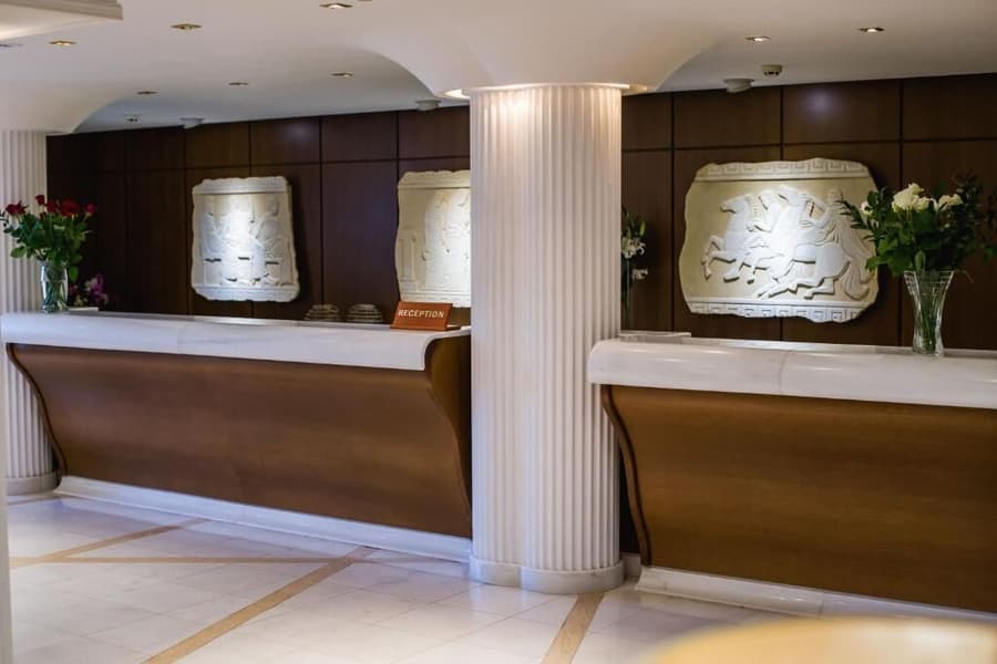 Crithoni's Paradise Hotel