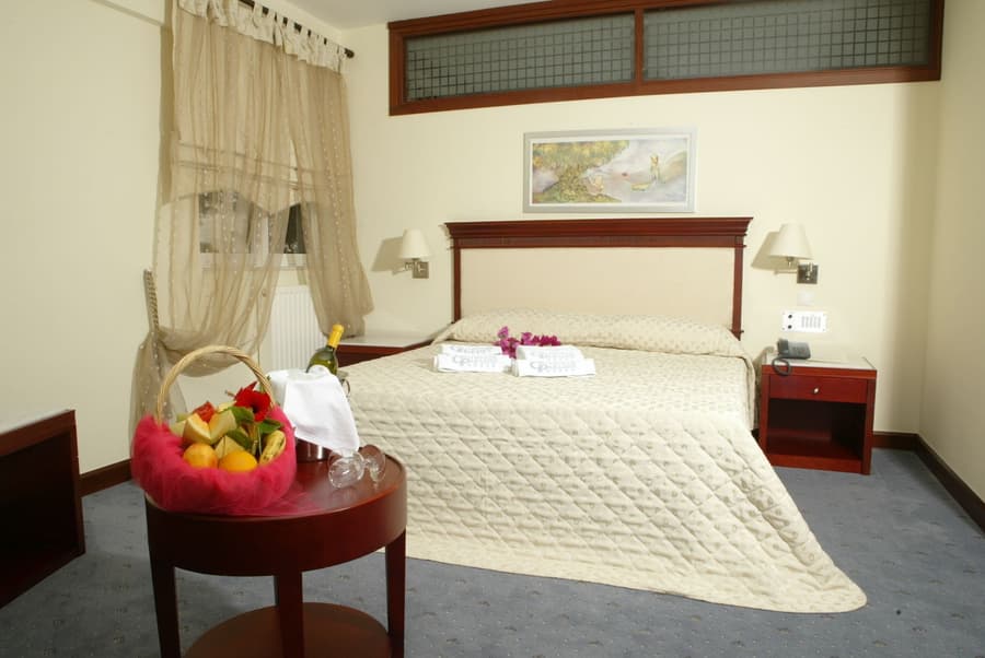 Crithoni's Paradise Hotel