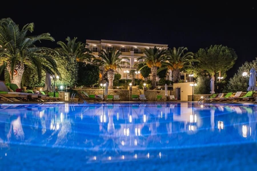 Crithoni's Paradise Hotel