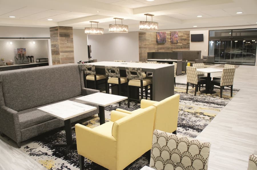 La Quinta Inn & Suites by Wyndham Raleigh Downtown North