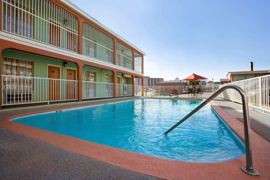 Super 8 by Wyndham Austin Downtown/Capitol Area