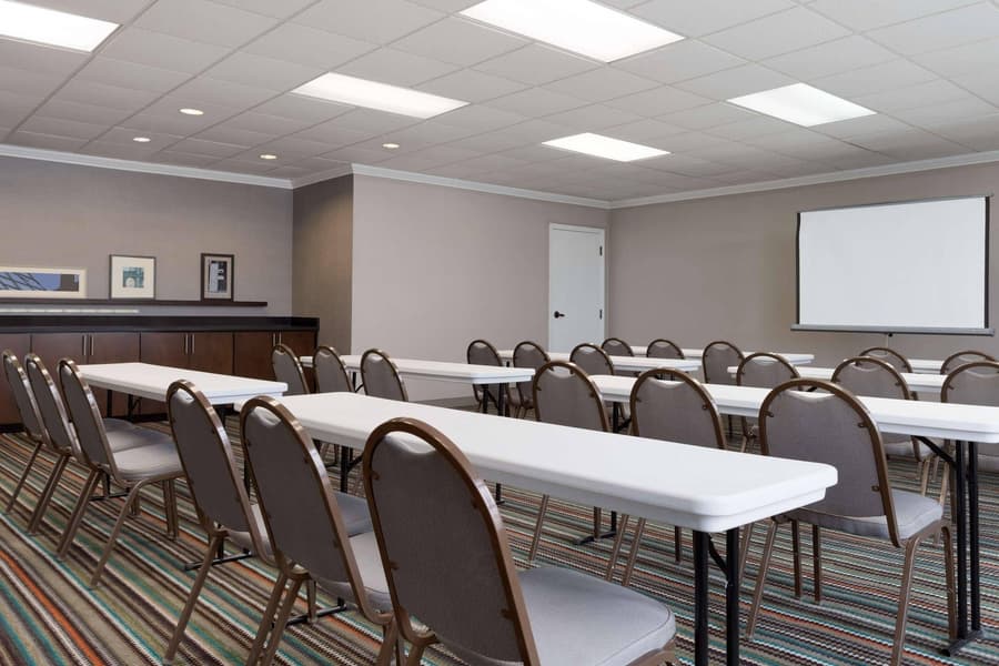 Country Inn & Suites by Radisson, Jackson, TN
